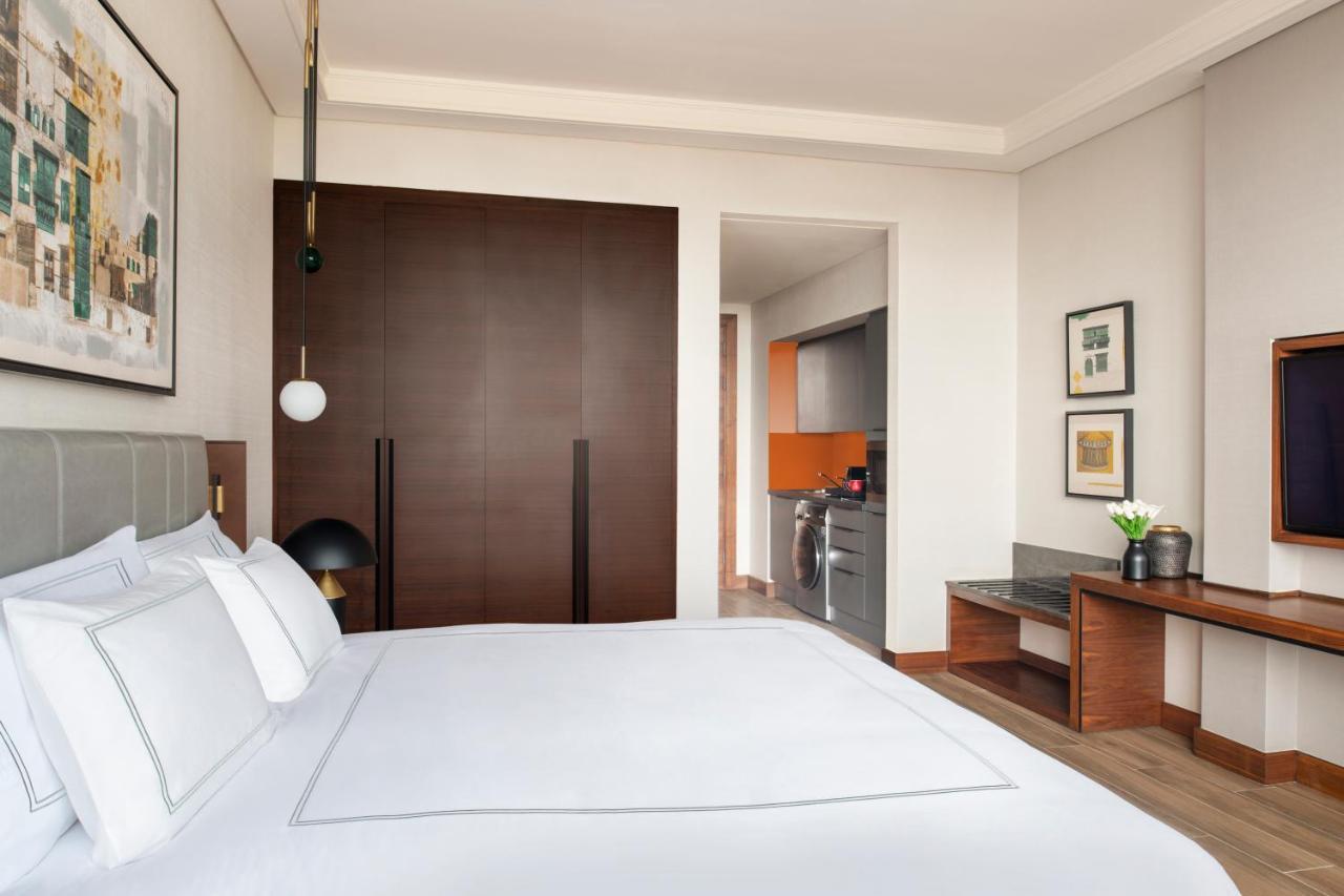 Swissotel Living Jeddah Bagian luar foto A room at the hotel