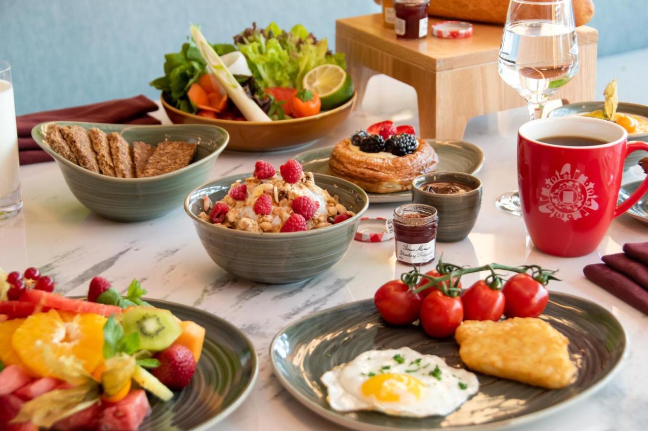 Swissotel Living Jeddah Bagian luar foto A typical breakfast