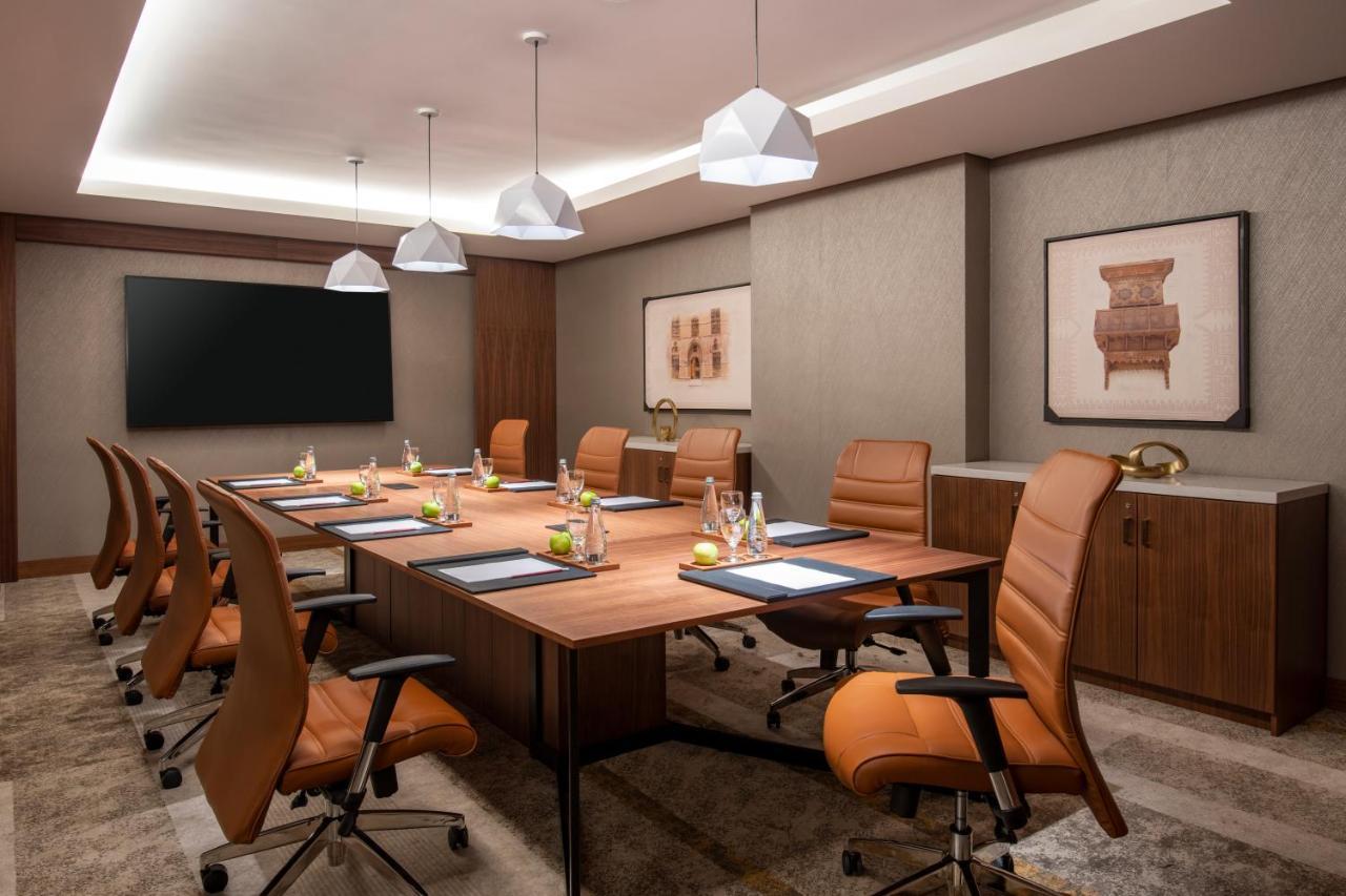 Swissotel Living Jeddah Bagian luar foto Boardroom at The Westin
