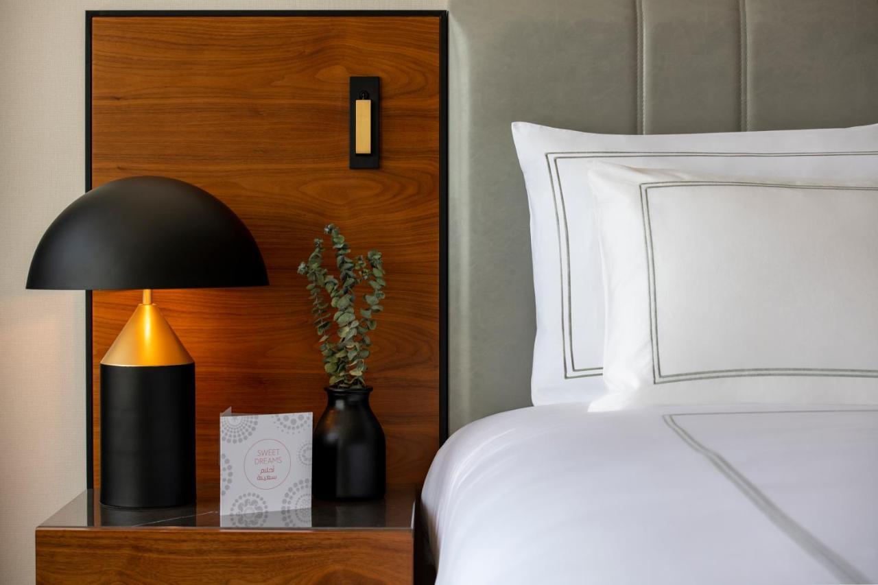 Swissotel Living Jeddah Bagian luar foto A guest room at the hotel