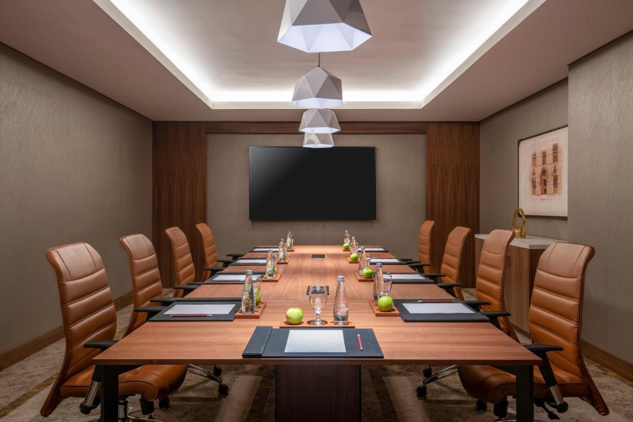 Swissotel Living Jeddah Bagian luar foto Boardroom