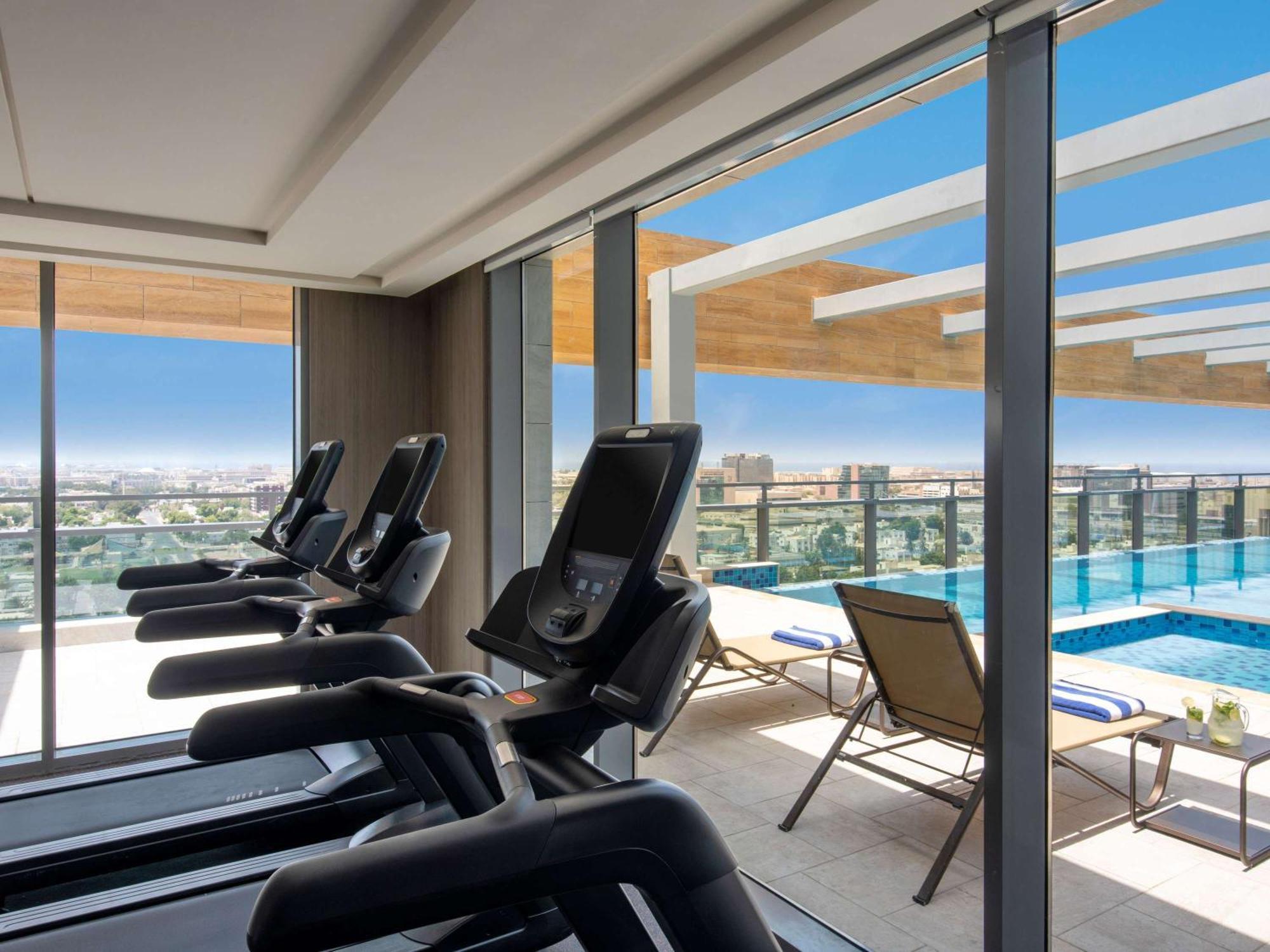 Swissotel Living Jeddah Bagian luar foto The gym at the hotel