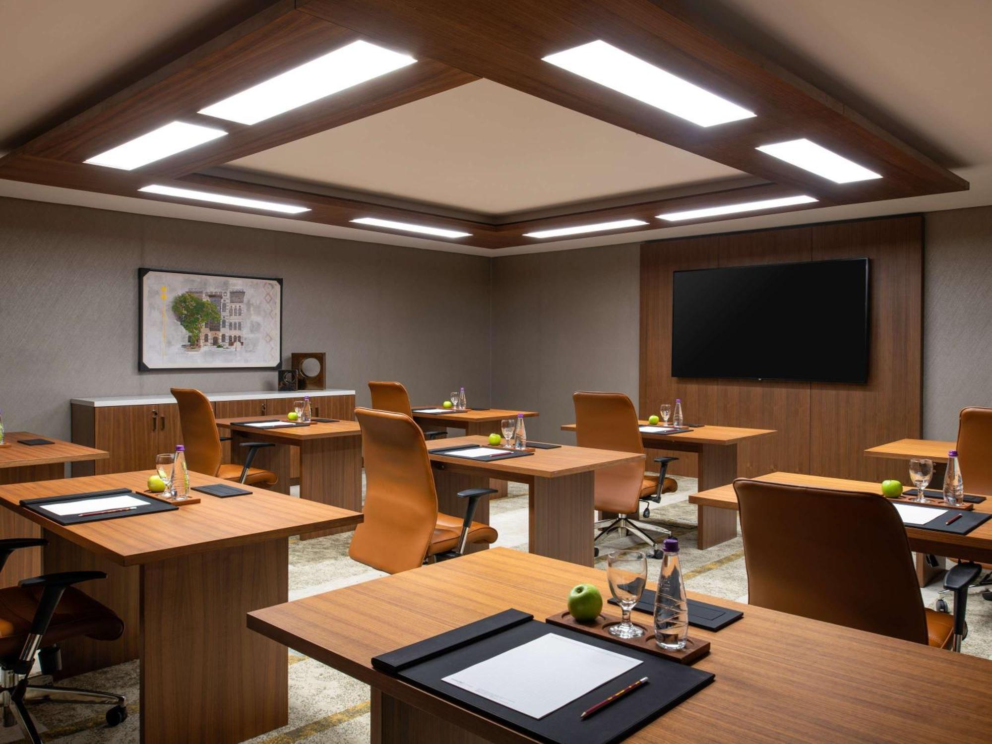 Swissotel Living Jeddah Bagian luar foto Meeting room