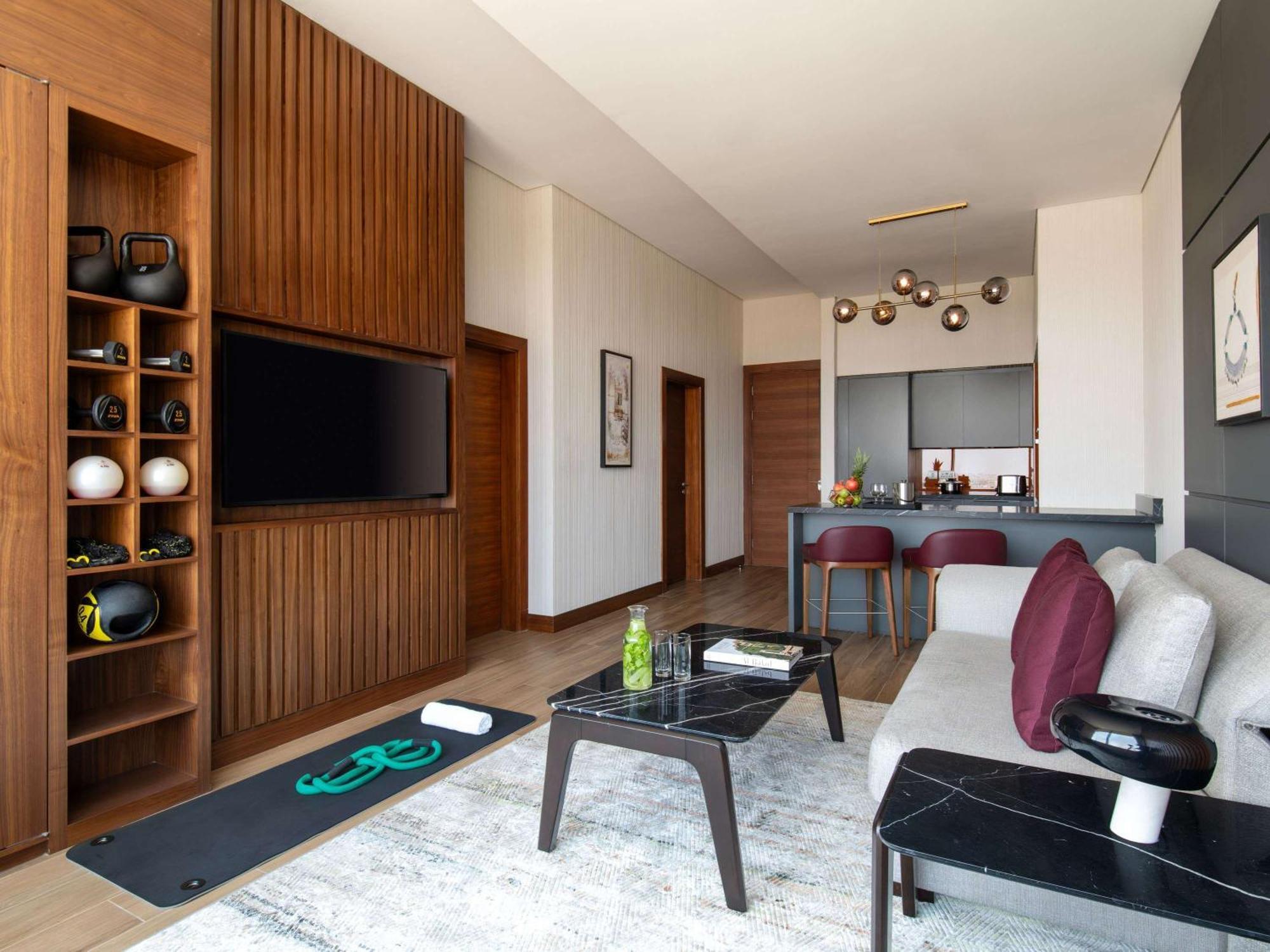 Swissotel Living Jeddah Bagian luar foto The interior of a typical apartment at The Standard East Village