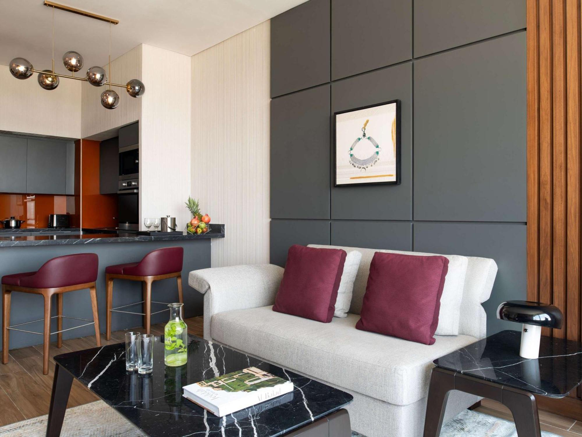 Swissotel Living Jeddah Bagian luar foto A living room in a serviced apartment in London